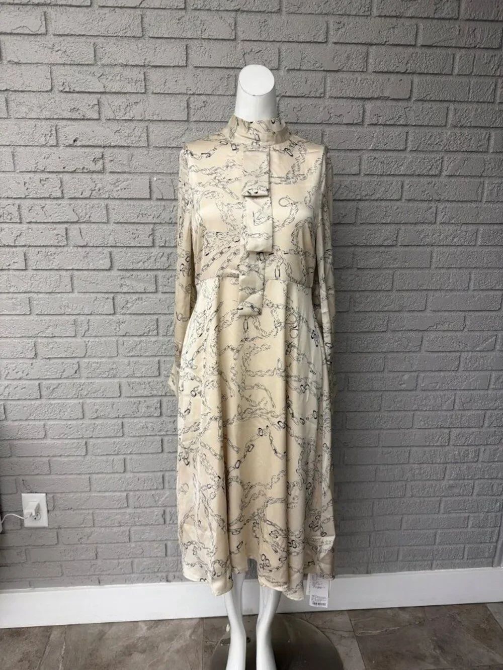 Geli Women’s High Neck Long Sleeve Printed Chain Satin Dress Size L